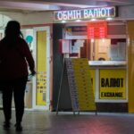 Долар і євро дешевшають в обмінних пунктах