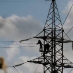 Відсутнє світло, вода та мобільна мережа: одна з областей України залишилась без електроенергії через обстріли