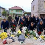 “Ця втрата – відкрита рана”: глава МЗС Польщі прибув на Львівщину і відвідав місце російського удару. Фото