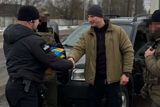 На Херсонщині російський дрон атакував евакуаційне авто: є загиблий і поранені