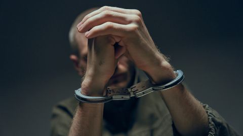 Вкрав мільйони полоненого батька: на Львівщині сина військового спіймали на шахрайстві